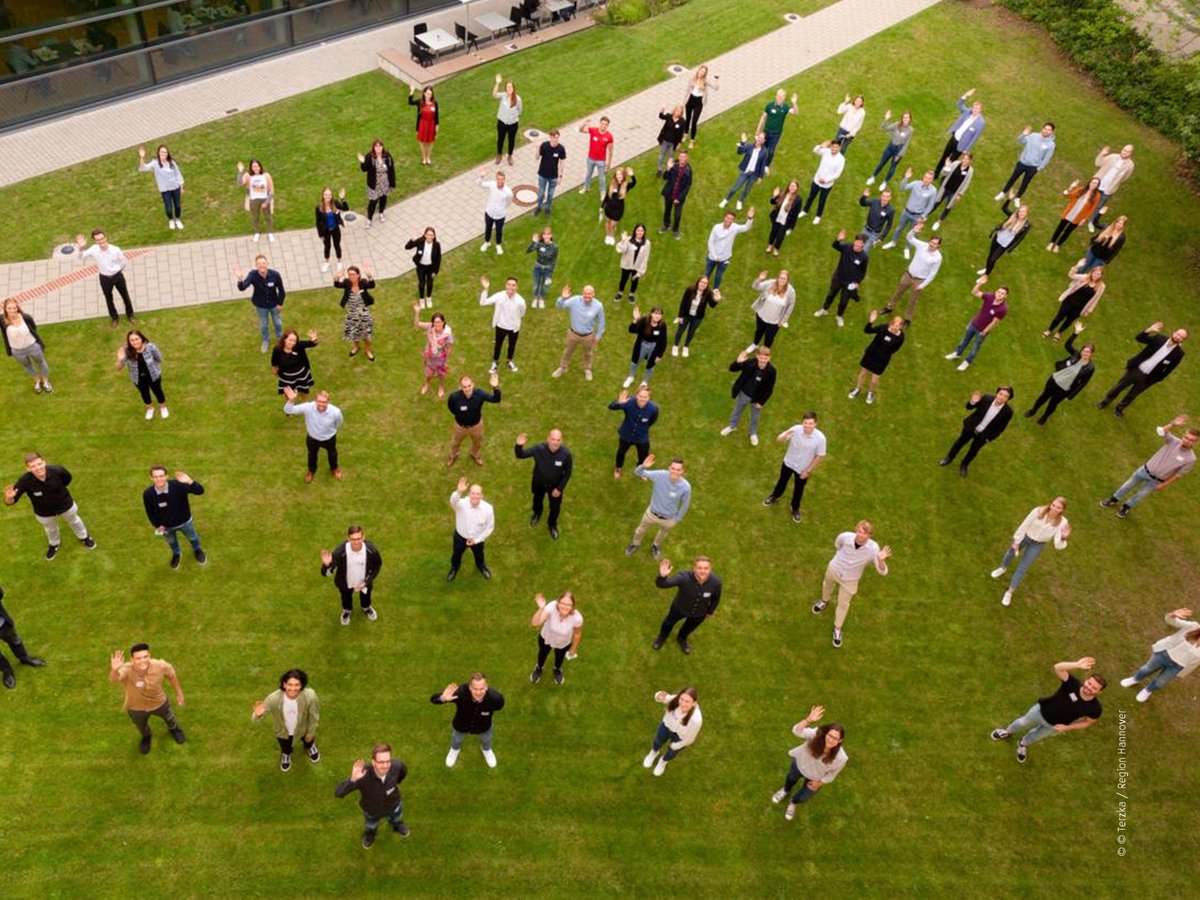 Herzlich willkommen! 
89 junge Menschen beginnen dieses Jahr ihre #Ausbildung oder ihr Duales Studium bei der Region #Hannover.  Neben 55 dualen Studierenden beginnen dieses Jahr u.a. auch fünf Fachinformatiker und ein Straßenwärter ihre Ausbildung bei der Region Hannover.
