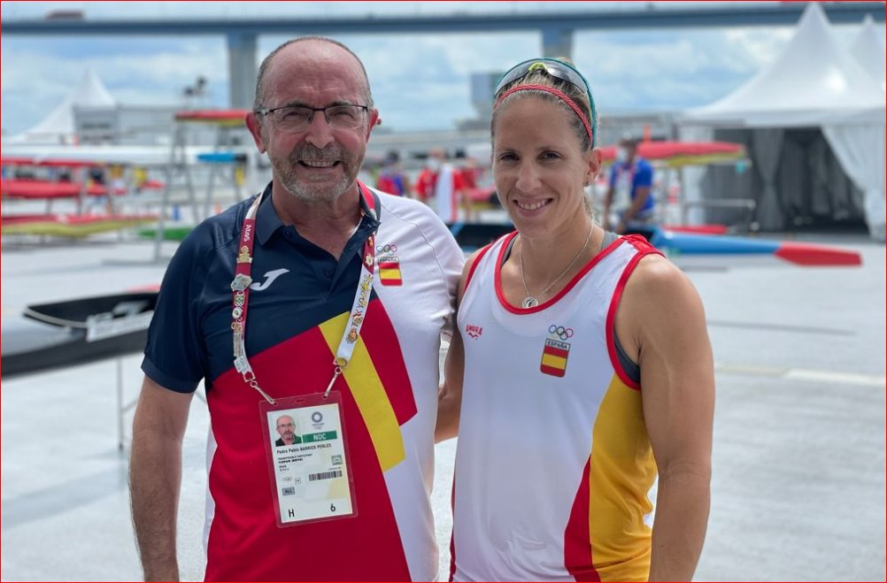RFEPiraguismo's tweet photo. 💪 Nuestra gran @teriportela posa junto a Pedro Pablo Barrios, presidente de la @RFEPiraguismo 

🔥 Felicidad y orgullo a partes iguales por esa medalla de plata.

👏 El piragüismo español ya suma dos medallas y queda mucho por delante en #Tokyo2020 https://t.co/JWcwo0T65B