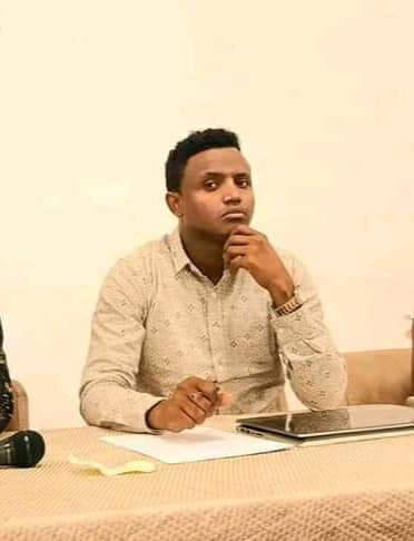 CammaduQafar's tweet photo. የሠመራ ዩኒቨርስቲ ም/ፕሬዝዳንት ዶ/ር አብዱሮህማን በትግራይ ክልል በት/ት ገበታ ላይ የነበሩ ተማሪዎች ከቤተሰቦቻቸው ጋር እንዲገናኙ የአንበሳውን ድርሻ በመጣት የኢትዮጵያ እናቶችን ከልጆቻቸው ጋር በሰላም እንዲገናኙ ትልቅ ሚና ተወቱዋል፡፡ https://t.co/h0FdduJxBK