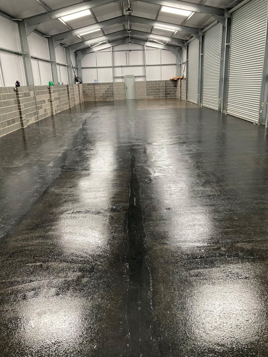 RecCoatingsltd's tweet photo. Doncaster gym floor install diomond grind DPM and floor screed 
8mm rubber and 20mm tile and a custom track @trackz_eu @stockz_eu 

#linemarking #courtmarking #sportsflooring 
#gymflooring #gymtile #floorprep #speinttrack #sledgetrack #fitnessflooring 
#crossfitflooring https://t.co/LxeQzJsX4e