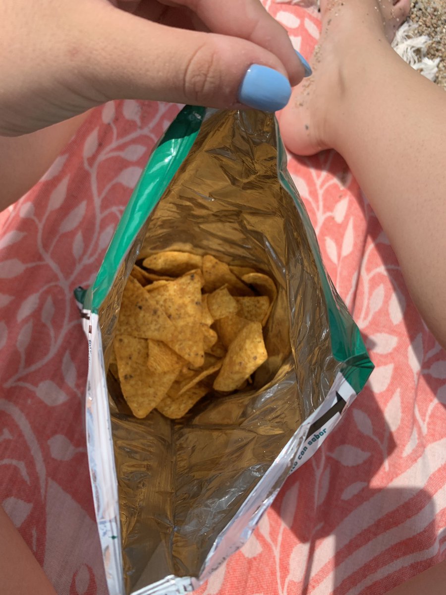 AnneBrunett's tweet photo. Recien abierta… Más aire que patatas @doritosES @PepsiCo_ESP https://t.co/0MkLEv9z2R