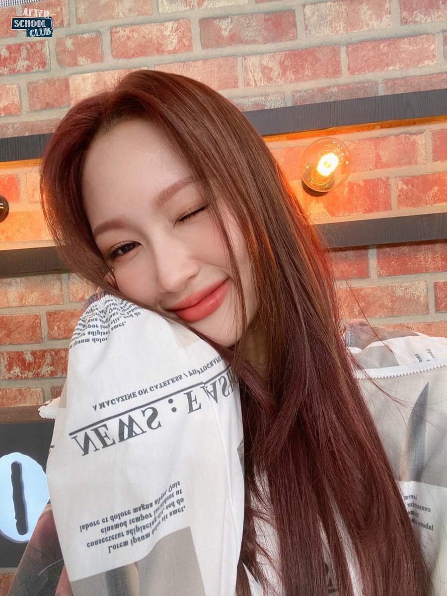 arirang_ASC's tweet photo. [Dreamcatcher]

TO. 드림캐쳐
팬들 중 한 명이 당신의 배우자가 될 수 있다고 생각해 보셨습니까? 진짜 될 수도 있으니 각오하십시오 💍😎
(물론 수많은 썸냐분들 뒤에 줄 서야 해서 에엣씨 차례가 언제 올지 모르겠지만...😭)

#DREAMCATCHER_ASC #DREAMCATCHER https://t.co/NIBLxLrXqf