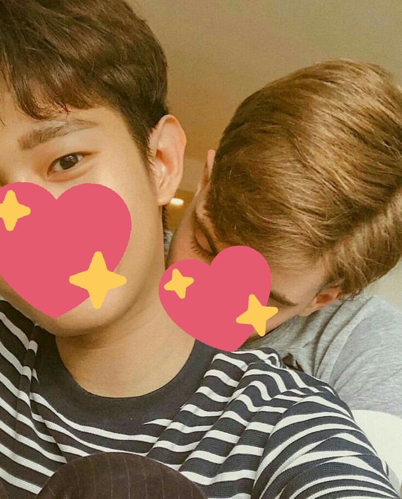 —publica en instagram una foto que  <a href="/KennedyMxlik/">Kennedy</a> tomó cuando terminaron de instalarse en su tipi . —

                             " #Rolbandchella21 🏜 "