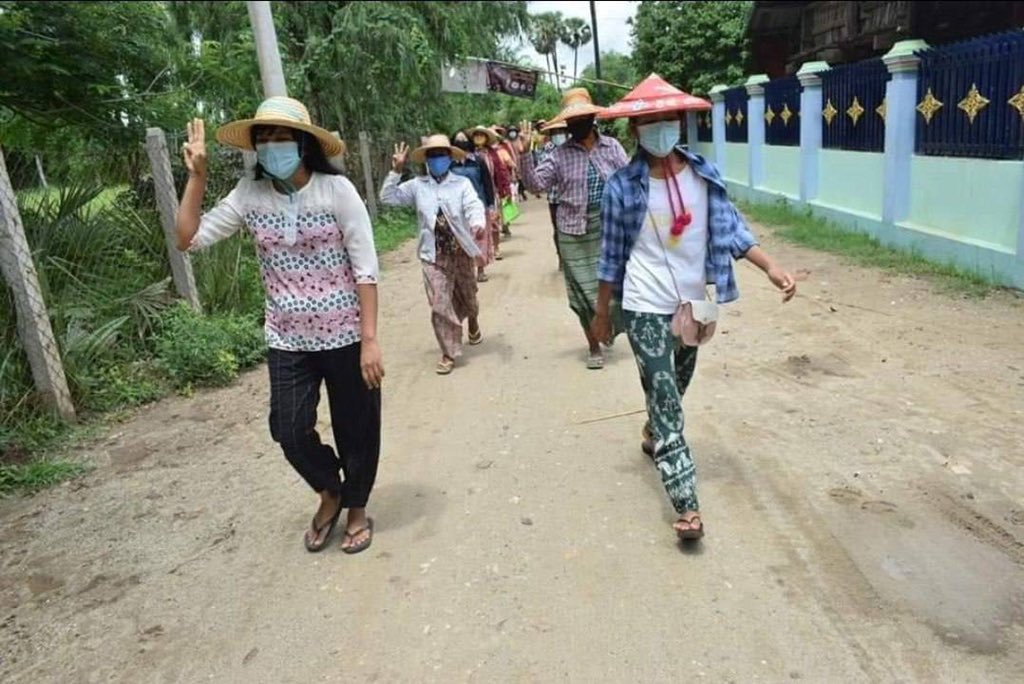AungHeinMin17's tweet photo. On the 146th day of the Revolution, locals protested against the INHUMAN Dictators in the eastern part of #YinMarPin and northern #Salingyi. #OurGovernmentNUG #Aug3Coup  #WhatsHappeningInMyanmar https://t.co/2kulqd6UgZ