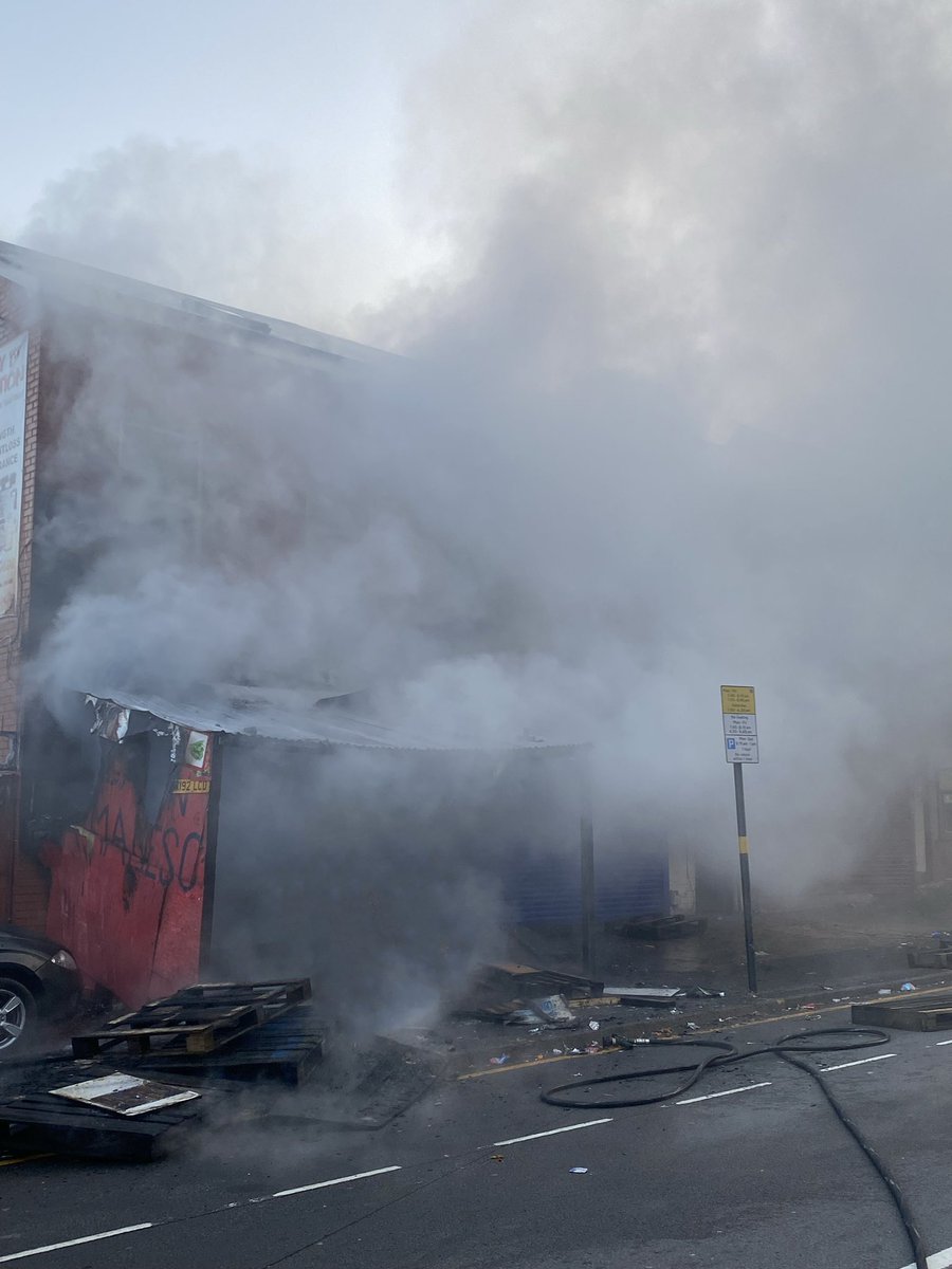 WMFSWardEnd's tweet photo. Well what an early morning shout this was, always expect the unexpected! A brilliant stop to this potentially severe fire, thankfully nobody was hurt and neighbouring businesses saved. #placetobe #savedtheday #bigfire #flamesonflames https://t.co/JQbSYVDKIC