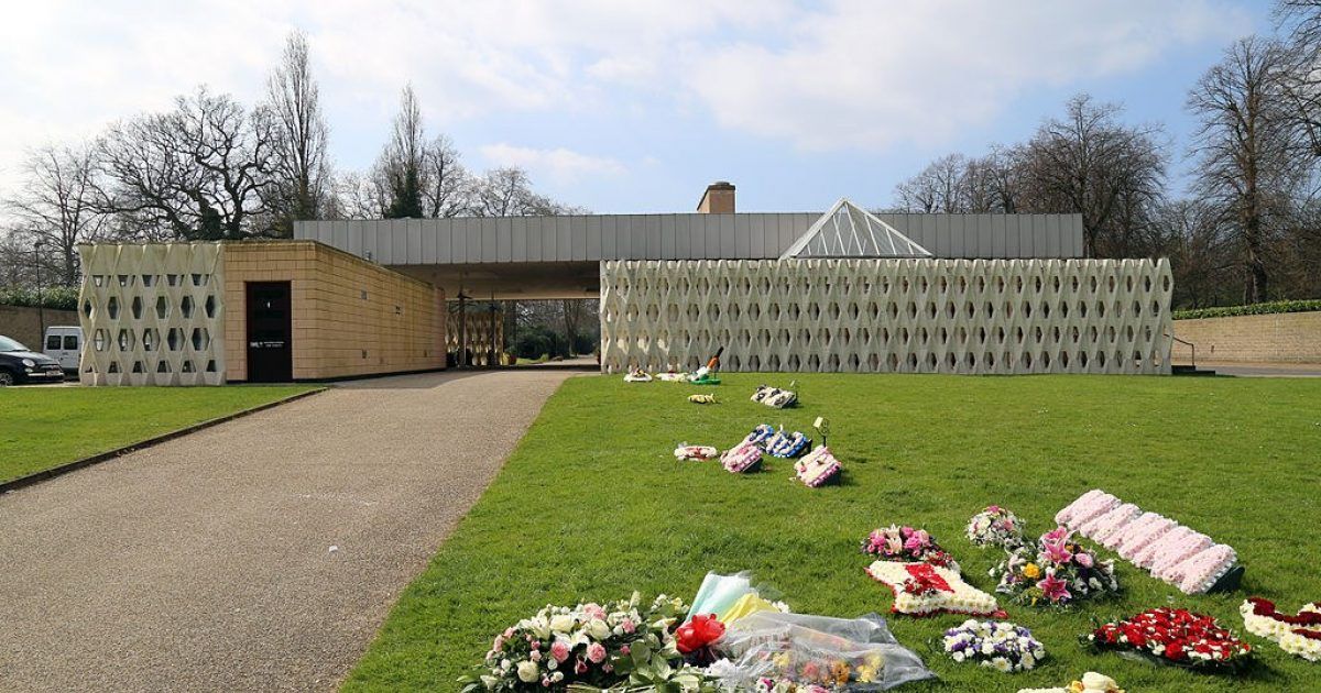 poppysfunerals's tweet photo. Some people believe that you need to use your local crematorium, but the choice is up to you. Here’s our practical guide on what to consider, including costs, atmosphere and location: https://t.co/iqb6NJSgAa #HowToTuesdays #TalkingDeath #Cremation @InstituteCCM https://t.co/6KcCcMsTaj