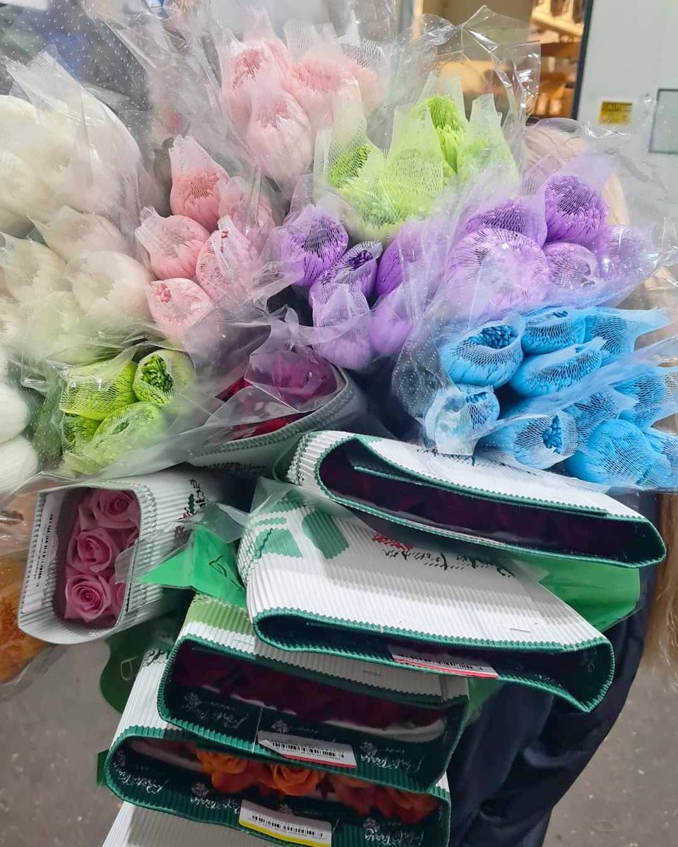 FlowerHub_AUS's tweet photo. You don’t have to leave home or your store to make sure you’re getting fresh flowers that’ll be delivered to your door. Our online market remains open! Buy online, ANYTIME at https://t.co/dxAUQNxKzZ 🌸

We're in this together. Sending #flowerhugs to everyone.🤗💐 https://t.co/seNC4FQ2n6
