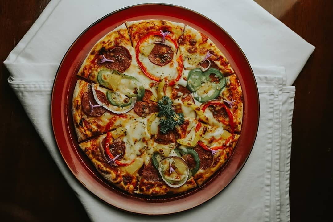 Pineapple Peperoni Pizza 🍕

Life is not about finding yourself, it's about finding pizza😂🍕
•
•
#bynarānta #narāntafood #pizza #food #foodporn #pizzalover #pizzatime #foodie #instafood #italianfood #pizzeria #pizzalovers #likeforlikes #cloudlounge
Reposted from <a href="/naranta/">naranta</a>.food