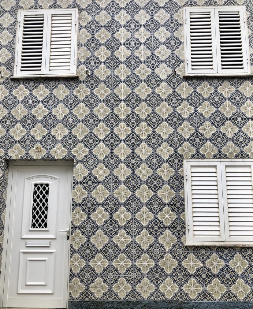 yoteguio's tweet photo. Enamorados de las casitas de Portugal 💙 ¿Tú también eres fan? 😉

#buenosdias #lunes #felizlunes #felizlunes😘 #portugal #portugal🇵🇹 #portugaltravel #portugal_em_fotos #casas #casa #lugaresconencanto #lugaresmagicos #sitiosconencanto #portugaldenorteasur https://t.co/cvPYdr8P5F