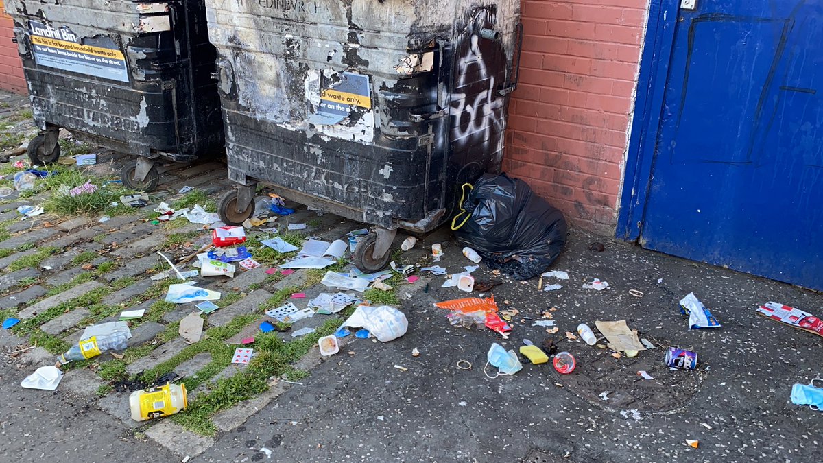 EdinBrawGuide's tweet image. And so it begins again, nappies, food and unsurprisingly… rats. I think the street would actually be cleaner without bins @adamrmcvey
