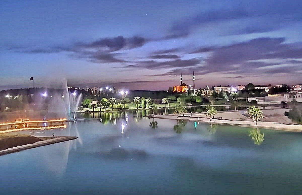 Mehmet_s_celik's tweet photo. Eğitim ve araştırmada bir Dünya Üniversitesi olma gayesiyle çıktığımız bu yolda, Siz Sevgili Gençlerin Büyük Harran Üniversitesi Ailesine katılımınızı sabırsızlıkla bekliyorum. Birlikte geleceğimiz çok daha iyi olacak! @erolozvar 
Tanıtım video linkimiz: 
https://t.co/S8CJnMbK1Q https://t.co/CWtlenbD4W