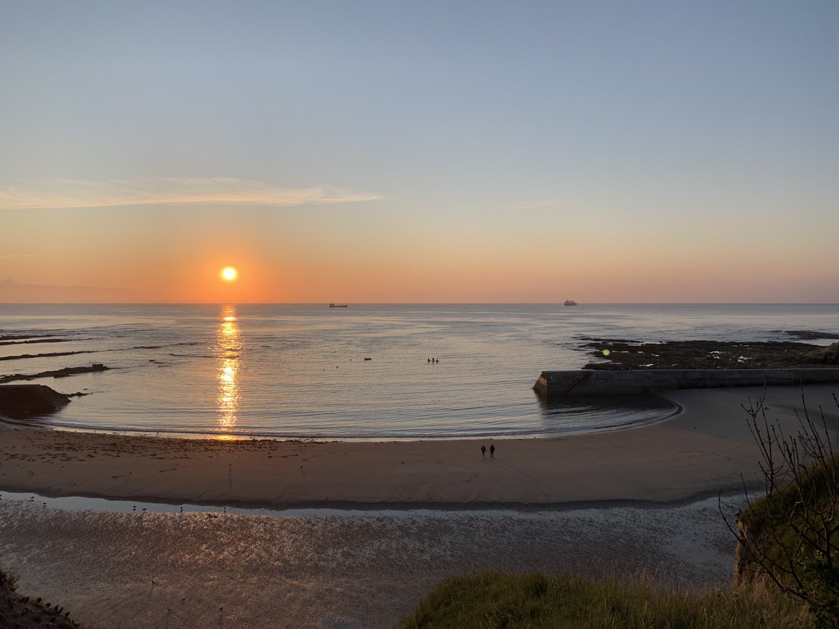 Well worth the 5 o’clock alarm. #cullercoats #whitleybay #sunrise #wedeliver