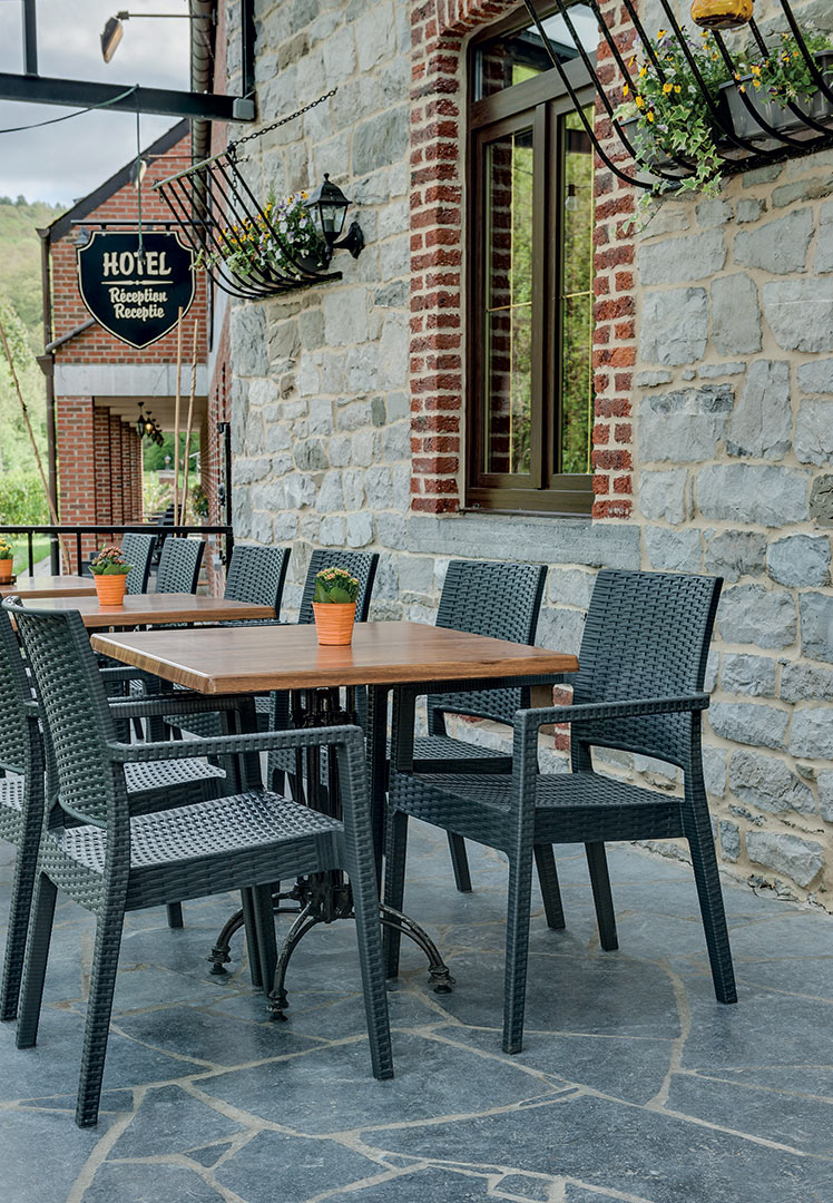 deladeco_fr's tweet photo. Pour que votre mois d'août se passe au mieux, optez pour de jolis meubles de terrasse ! 🌿☀
Choisissez-les en aluminium pour les garder pendant de nombreuses années ! 
Retrouvez ces chaises d'extérieur sur https://t.co/XKCDGvfI9f ! https://t.co/I8QkoARS9a