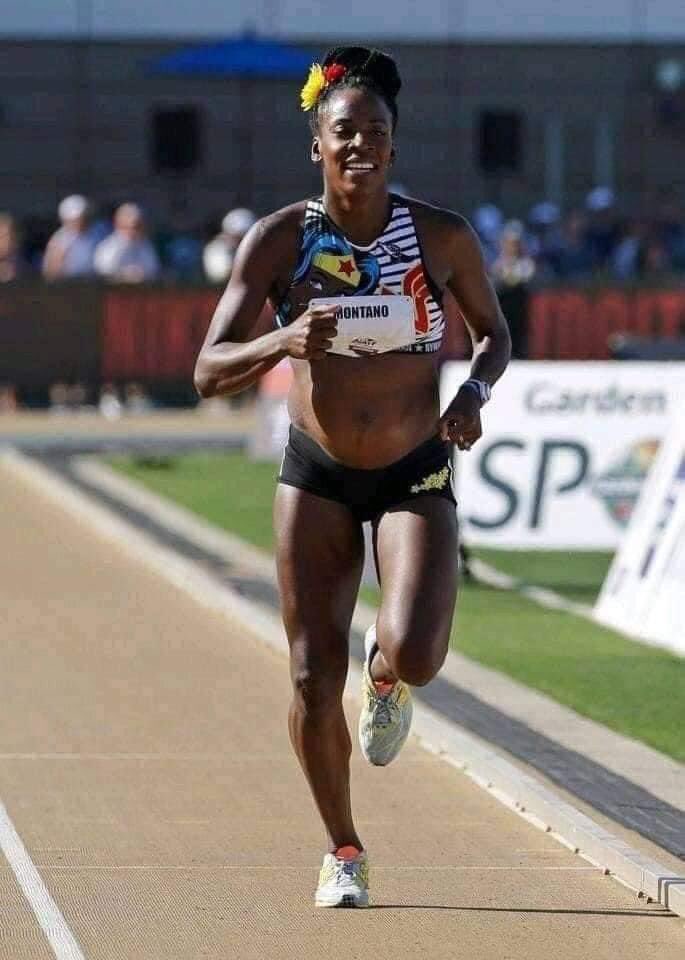 Cele__Audu's tweet photo. Her name is Alysia Montano, an athlete from USA. She is 5 months pregnant and a participant in the race competition (she even won). And my beloved wife will not even walk to the gate only weird cravings and to be sending me to buy bread and yam at 1am 😂 https://t.co/uD6HR9b0lH