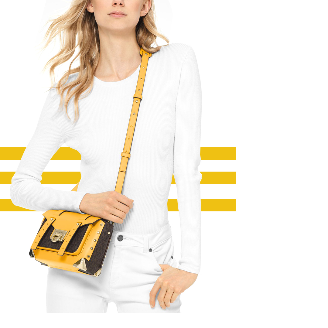 luxuloglobal's tweet photo. Stay one stride ahead of the rest when you got shoes and bags that look the best.
Get your hands on the best collection only at https://t.co/O6tHX5pSIO

#michaelkors #luxurybrands #luxury #michaelkorsbags #michaelkorsshoes #luxurybrandsindia #musthavedesigners 
#designerbags https://t.co/IzsGgLl0LP