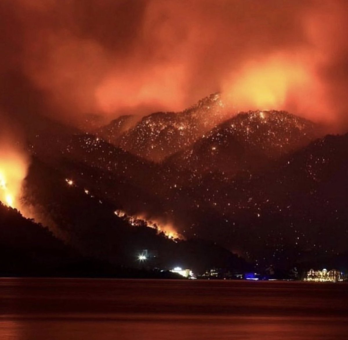 … bu görüntüyü unutmayın. bu hem geçmişimiz, bugünümüz ve MALESEF GELECEĞİMİZ