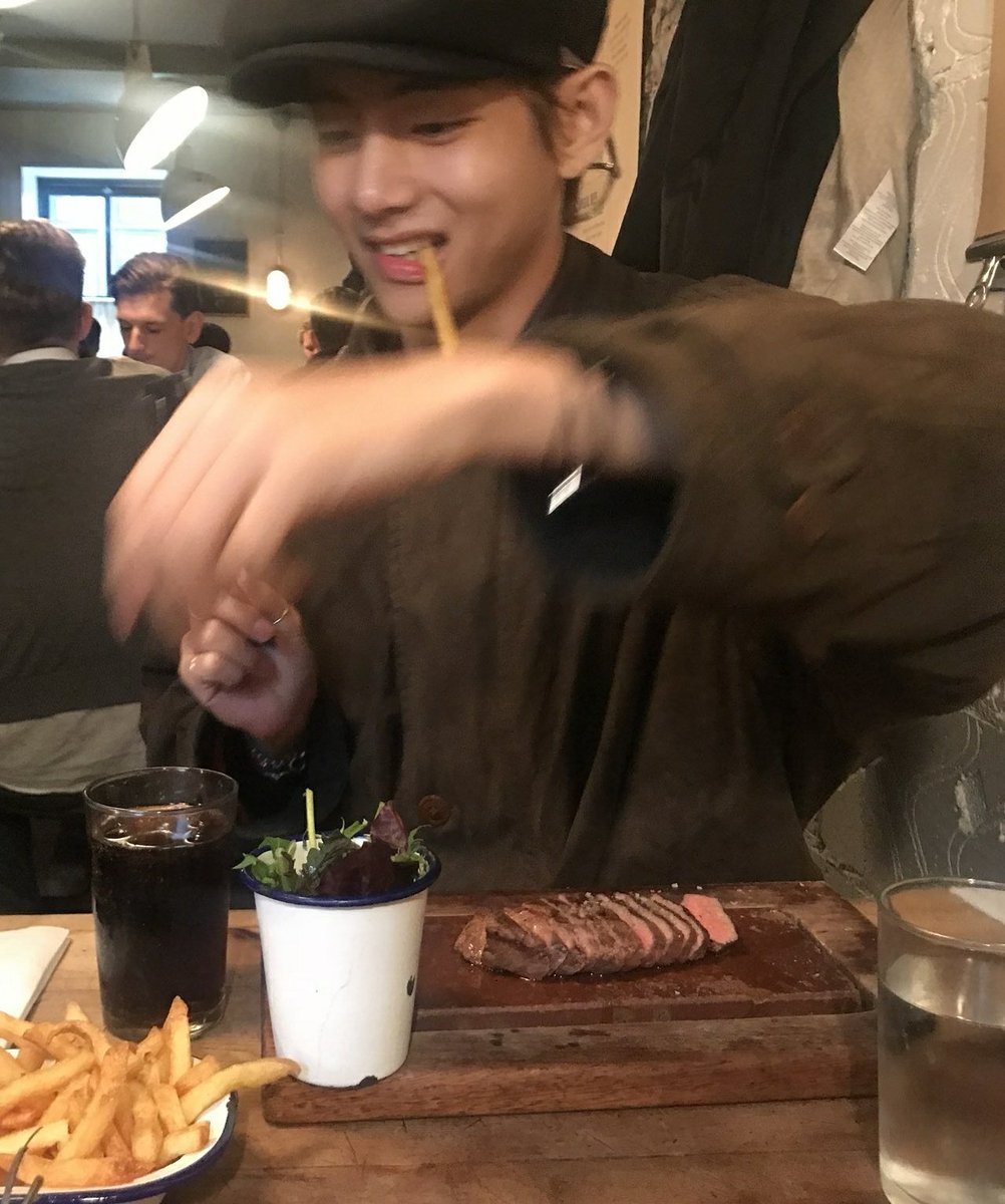 sunnyztaee's tweet photo. boyfriend reveal https://t.co/s6bHyseYQC