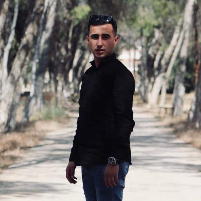 alurdunyya's tweet photo. مقتل الشاب انجاد الصمادي في بلدة النعيمة خلال مشاجرة 

توفي الشاب انجاد الصمادي مساء يوم أمس خلال مشاجرة تخللها اطلاق نار ،بين عشيرتين في بلدة النعيمة في لواء بني عبيد في اربد.
اجواء من الحزن والغضب أعقبت الحادثة التي راح ضحيتها الشاب الصمادي https://t.co/6KV5DcC6S0
