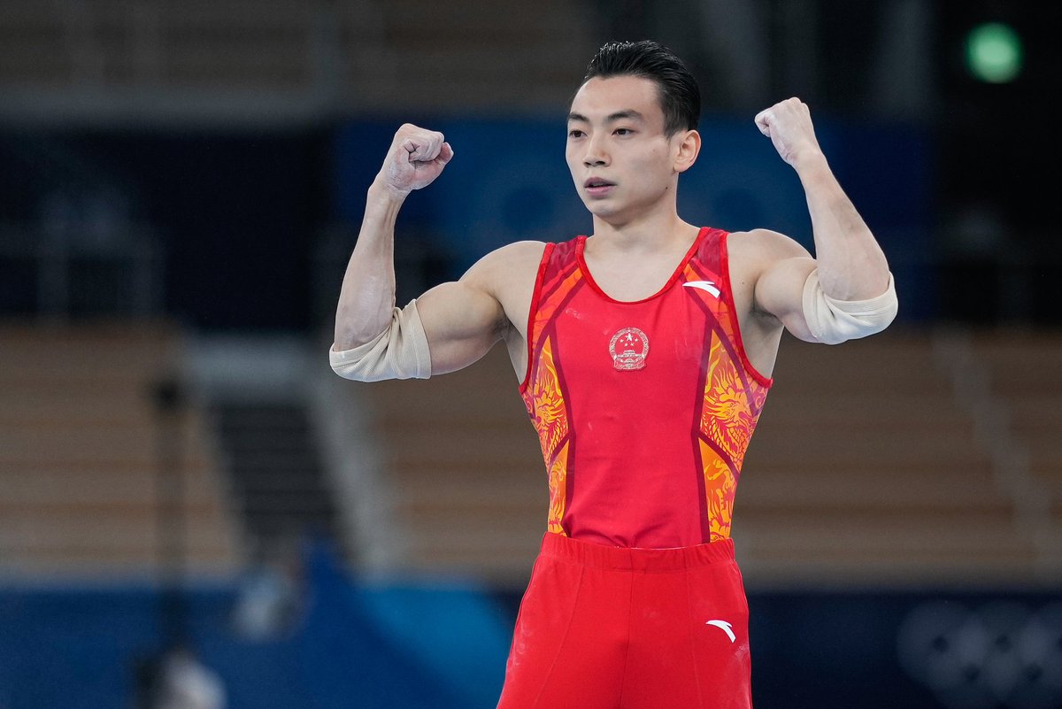 【祝賀！鄒敬園男子雙槓金牌】8月3日，東京奧運會體操男子雙槓決賽，中國選手鄒敬園以16.233分獲得第一，奪得體操男子雙槓金牌。祝賀中國隊！