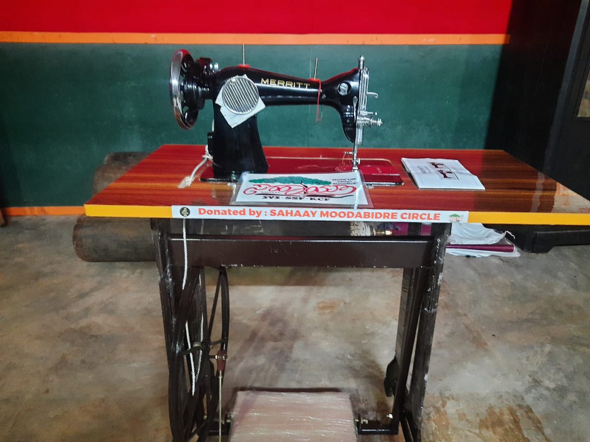 ಕೈಕಂಬದ ಬಡ ಮಹಿಳೆಯೊಬ್ಬರಿಗೆ ಸಹಾಯ್ ಮೂಡಬಿದ್ರೆ ಸರ್ಕಲ್ ವತಿಯಿಂದ ಟೈಲರಿಂಗ್ ಮಿಷನ್ ವಿತರಣೆ.
#sahaaykarnataka #moodbidri