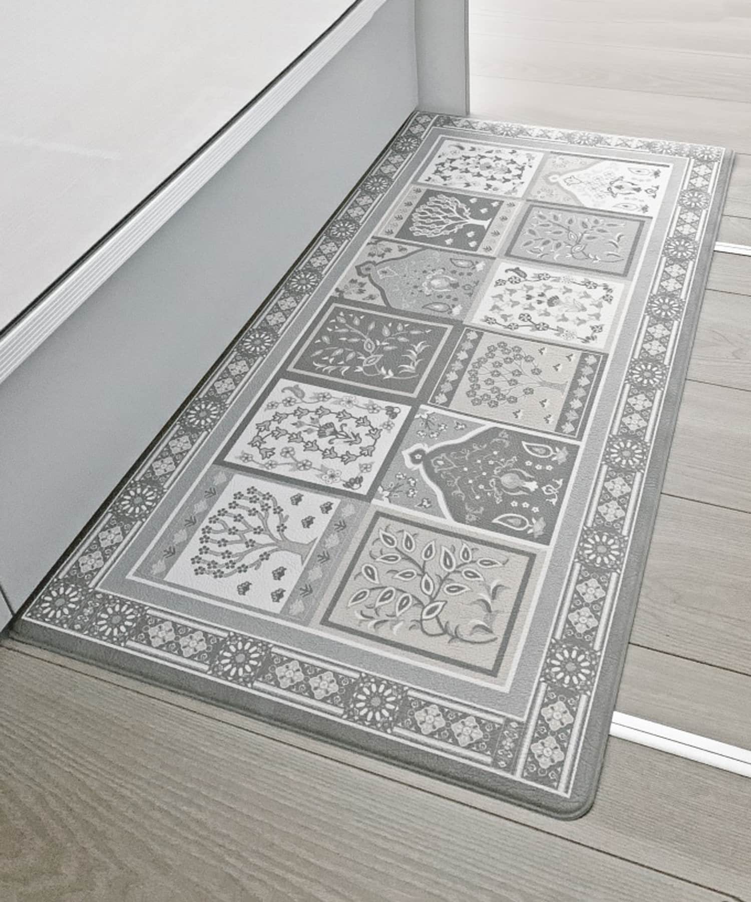 3coinsスリーコインズ 公式 これ便利 Pvcキッチンマット 90cm 800円 税込0円 T Co Jfzaqnvb9v Pvcキッチンマット 180cm T Co Ylc3m4vqng 抗菌防臭機能付き 汚れをサッと拭きとりやすいビニール素材 立っての作業に優しい厚みと