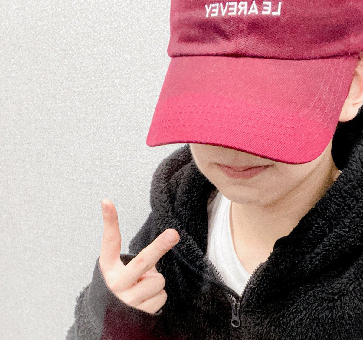 คอลเลคชั่น​ฮีซึงกับหมวกแก๊ป​ 🧢🔥ฮีซึงใส่หมวกแก๊ป​ก็แตกแตนพอๆกับฮีซึงใส่แว่นเลยนะ​ แล้วฮีซึงใส่บ่อยด้วย​ เพราะรู้ว่าใส่แล้วโครตจะหล่อเท่! 🔥+