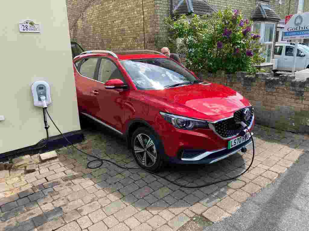 A <a href="/myenergiuk/">myenergi</a> Zappi getting to work straight away👀

#proev #EVUK #myenergi #myenergizappi #zappi #evcharging #evchargerinstallation #electricvehicles #electricfuture #greenfuture