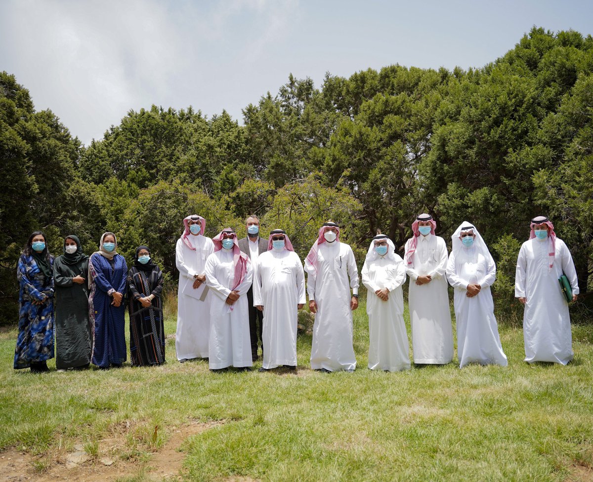 saudiprojectSA's tweet photo. #شركة_السودة_للتطوير توقع مذكرة تفاهم مع المركز الوطني لتنمية الغطاء النباتي ومكافحة التصحر؛ للتعاون في المحافظة على الغطاء النباتي وتنميته في منطقة السودة وأجزاء من محافظة رجال ألمع
.
#مشاريع_السعودية #مشار��ع #السعودية #مشاريع_الرياض #مشاريع_جدة #مشاريع_الشرقية #مناقصات_خاصة https://t.co/yo2PZIB7CO