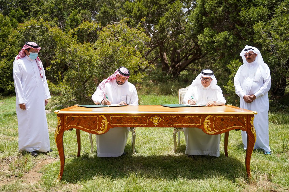 saudiprojectSA's tweet photo. #شركة_السودة_للتطوير توقع مذكرة تفاهم مع المركز الوطني لتنمية الغطاء النباتي ومكافحة التصحر؛ للتعاون في المحافظة على الغطاء النباتي وتنميته في منطقة السودة وأجزاء من محافظة رجال ألمع
.
#مشاريع_السعودية #مشار��ع #السعودية #مشاريع_الرياض #مشاريع_جدة #مشاريع_الشرقية #مناقصات_خاصة https://t.co/yo2PZIB7CO