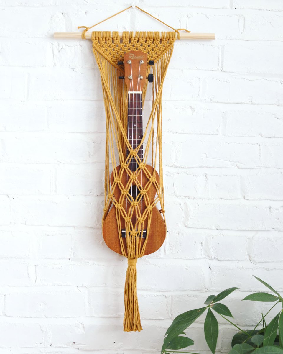 ellamedesigns's tweet photo. ** SOLD 🧡💛 Custom ukulele wall mount with the cutest mustard net.

I can design these to fit any ukulele size, just DM for custom orders 🧡 Can someone ask me to make one for a really crazy instrument please? I love a challenge! 😍 https://t.co/XKoK5gaTB3