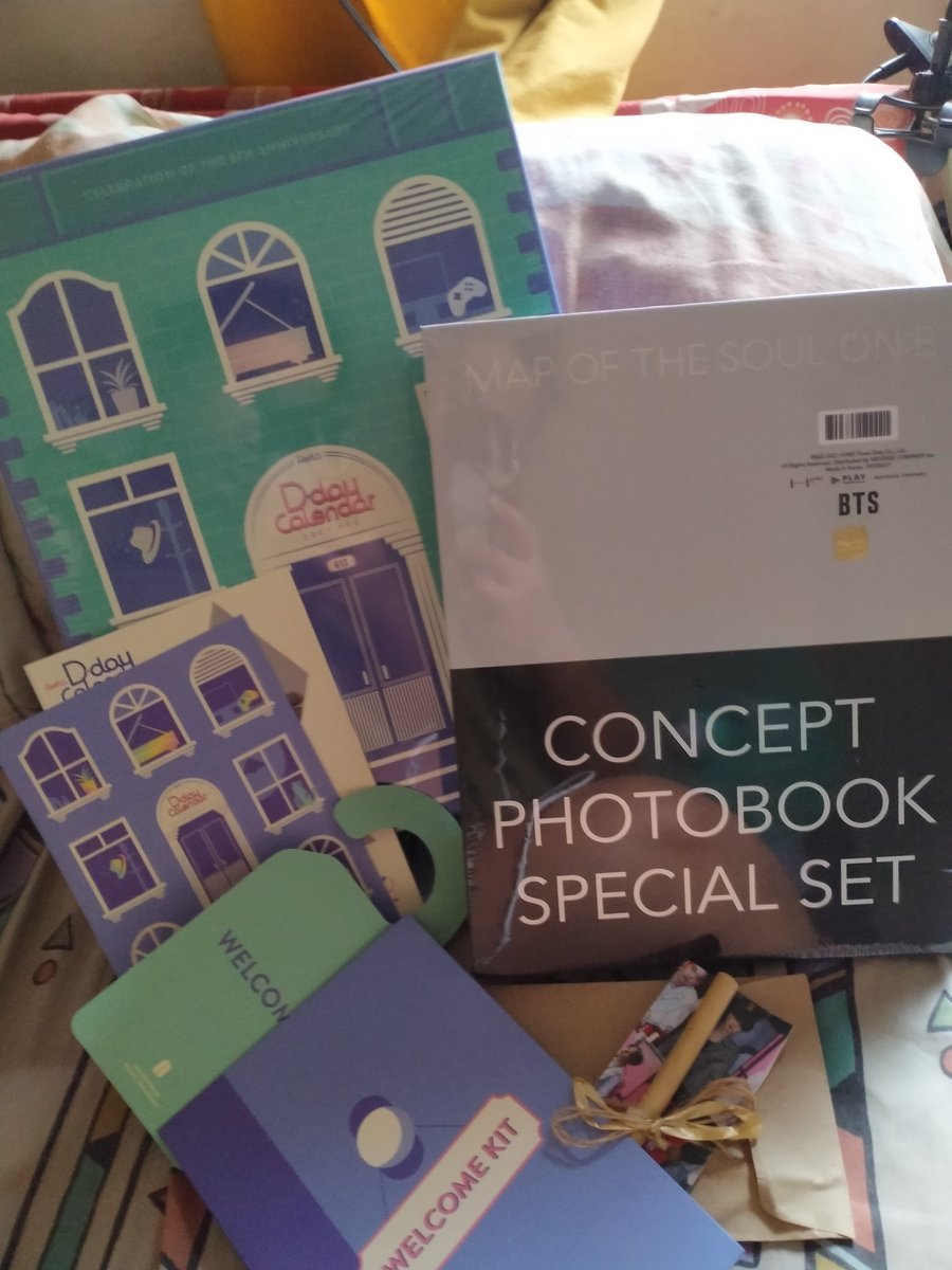 PatriciaCadiz6's tweet photo. @SeoulmattePH Thank you so much memsh! Just got it! Super lalaki nanaman ng mga itey 😂 I received it with no damage and fully sealed 💜 Mas naloka ako sa poster 😂 Till next budoool 🥰 Borahaeeee 💕👑 https://t.co/tot6oyfok3