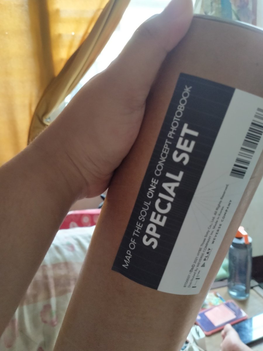 PatriciaCadiz6's tweet photo. @SeoulmattePH Thank you so much memsh! Just got it! Super lalaki nanaman ng mga itey 😂 I received it with no damage and fully sealed 💜 Mas naloka ako sa poster 😂 Till next budoool 🥰 Borahaeeee 💕👑 https://t.co/tot6oyfok3