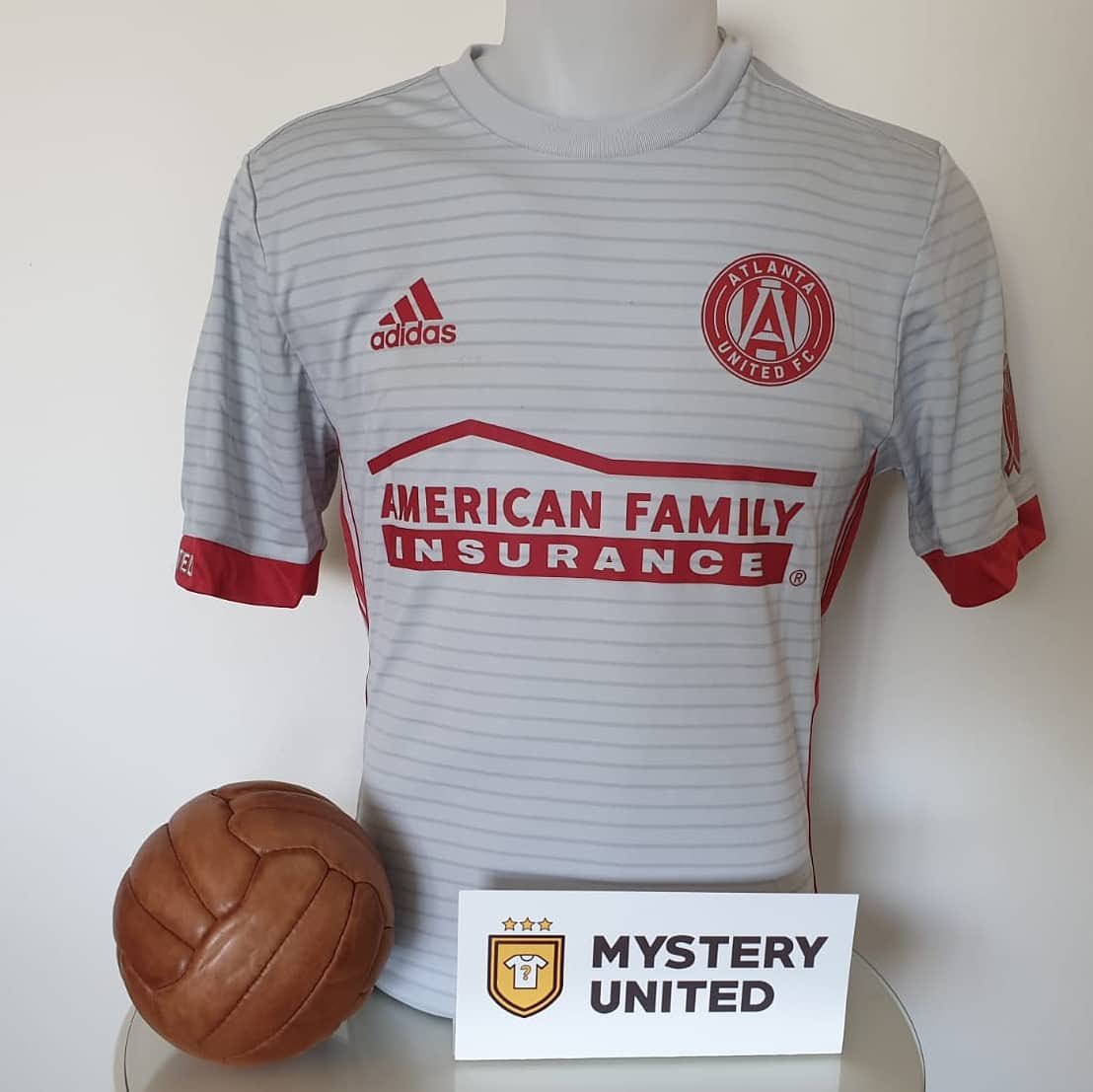 Scoort #PSV binnen 15 minuten de openingstreffer van het duel tegen #Midtjylland? Dan geven wij een MysteryUnited.nl Box weg! 🟥⬜️📦

Kans maken?
🔃 Retweet
✅ Volg @MysteryUnitedNL 

Of bestel al vanaf €29,95 jouw gave shirt! 👕

Veel succes! #ChampionsLeague #psvmid