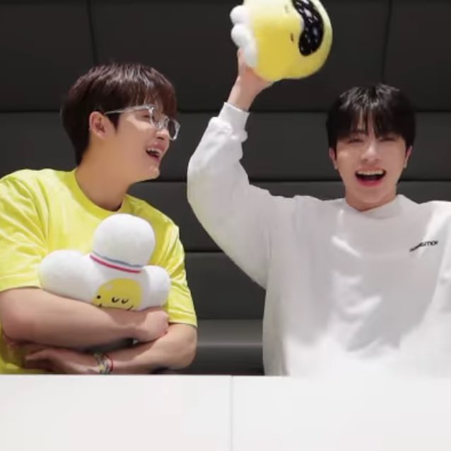 shiningjunghwan🐈 tweet media