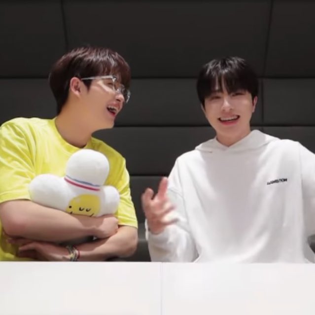 shiningjunghwan🐈 tweet media