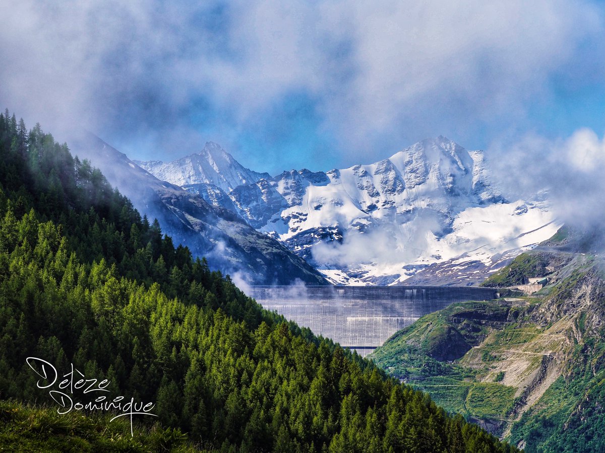 Splendide vue sur le barrage de la Grande Dixence 😍
#valais #suisse #swiss #switzerland #loveswitzerland #ineedswitzerland #landscapephotography #photooftheday #photography #paysage #views #mountains #naturephotography #hiking #travel <a href="/MySwitzerland_f/">Suisse Tourisme</a> <a href="/valaiswallis/">Valais/Wallis</a> <a href="/valdherens/">Val dherens Tourisme</a>