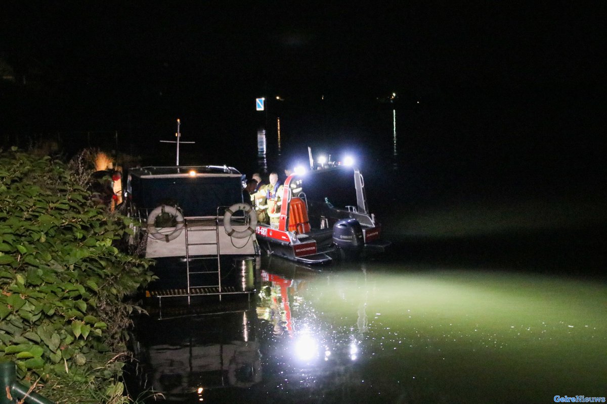 Brandweer ingezet voor een boot die niet zelfstandig verder kon bij Dieren