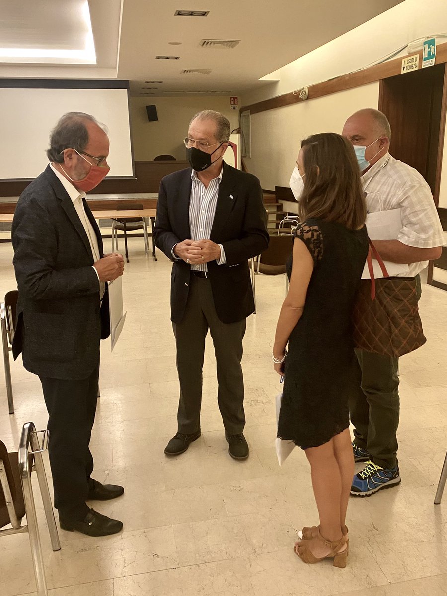 Embajada_HN_IT's tweet photo. Visita del Embajador Mariano Jiménez Talavera a la ciudad de Teramo para presentar Honduras como país de oportunidades de negocios y meta turística a la Cámara de Comercio de Teramo y Consorzio Punto Europa. @KarenNajarroB @CancilleriaHN https://t.co/WMnDxXOBDe