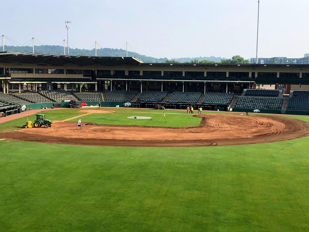 VanHornHogs's tweet image. New sod and laser-graded infield. Can’t wait for @RazorbackBSB to get back to Baum-Walker Stadium and get back to work! New locker room is ready as well. See you all soon! 🐗⚾️