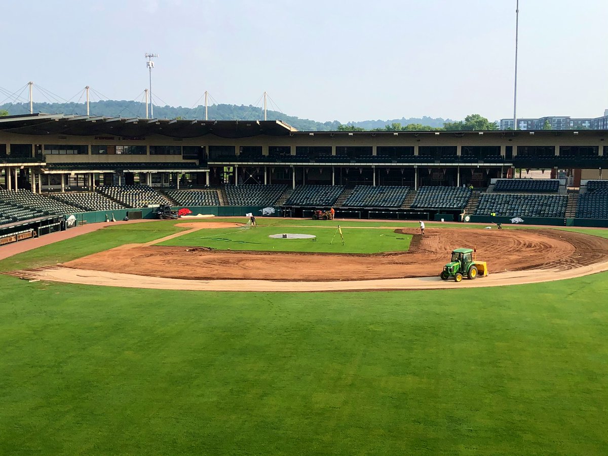 VanHornHogs's tweet image. New sod and laser-graded infield. Can’t wait for @RazorbackBSB to get back to Baum-Walker Stadium and get back to work! New locker room is ready as well. See you all soon! 🐗⚾️