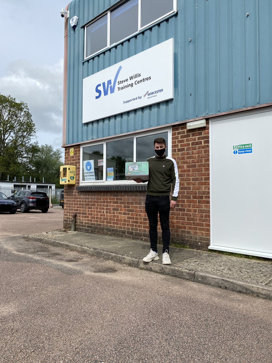 Adrianepdavey's tweet photo. A massive than you to @Glow_bell for their generous donation of a brand new @kewtechcorp KT63 🙌
We used this as a prize for one hard working 3rd year apprentice who got their workplace logbook filled in first, and completed their #AM2S
We wanted to hand this out last year 😬 https://t.co/IvyzmV271r