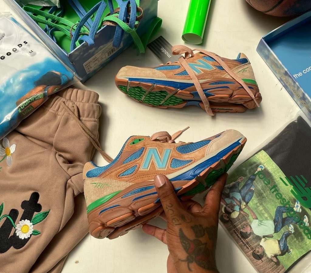 TheSiteSupply's tweet photo. Joe Freshgoods x New Balance 990v3 โOutside Clothesโ ๐
๐๏ธ Coming soon..
๐ธ $180 https://t.co/6v7B5pBE4s
