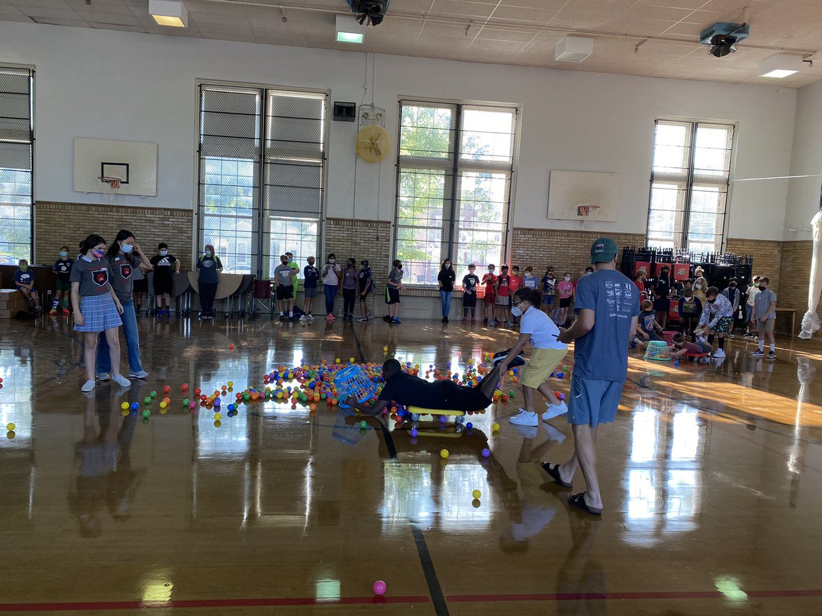 GuestJCPS's tweet photo. Finally day of Camp Meyzeek - Rise Up! Thank you to all the students who participated, and teachers who loved on our bears the last two days! #BearPRIDE #BacktoSchool2021 @MeyzeekMiddle https://t.co/49yW3r5WTi