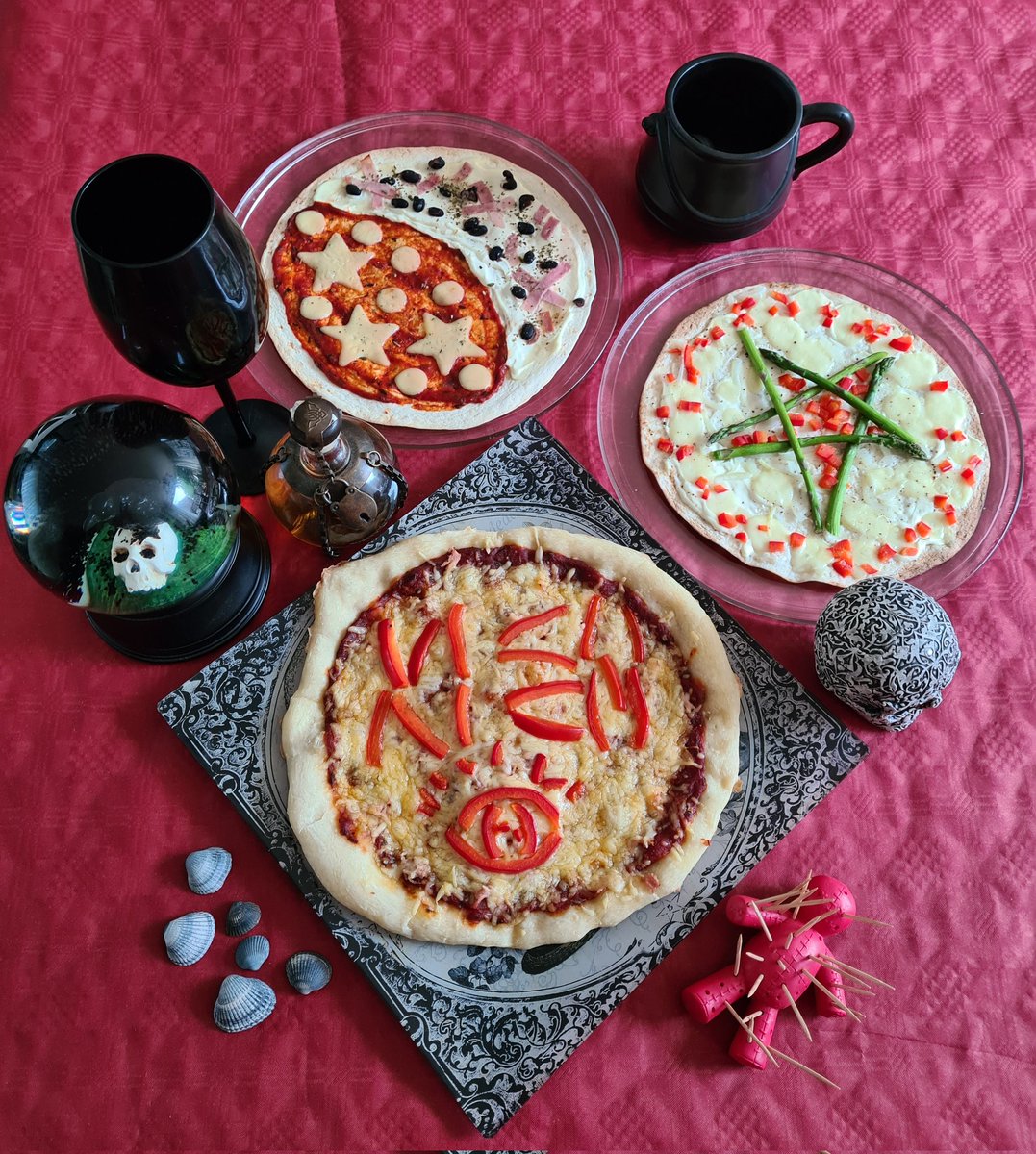 GoatsOfLetters's tweet photo. "What the hell do you think Leona really puts in that pizza?" @annabethgish any ideas? #GISH #MysticPizza @GISH https://t.co/6seW84TT8v