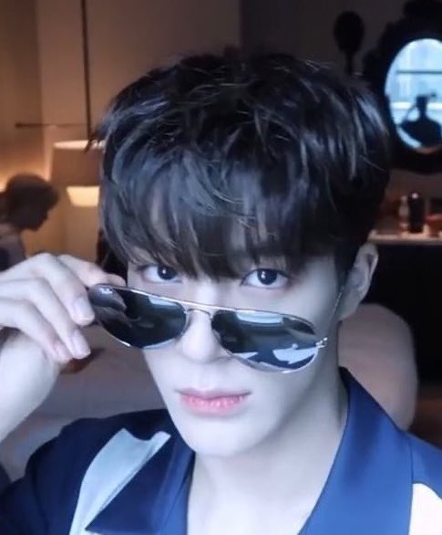TheJay___'s tweet photo. ⠀⠀ ⠀⠀ แอคตลก                      แอคใหญ่ https://t.co/S9Oebwscqe