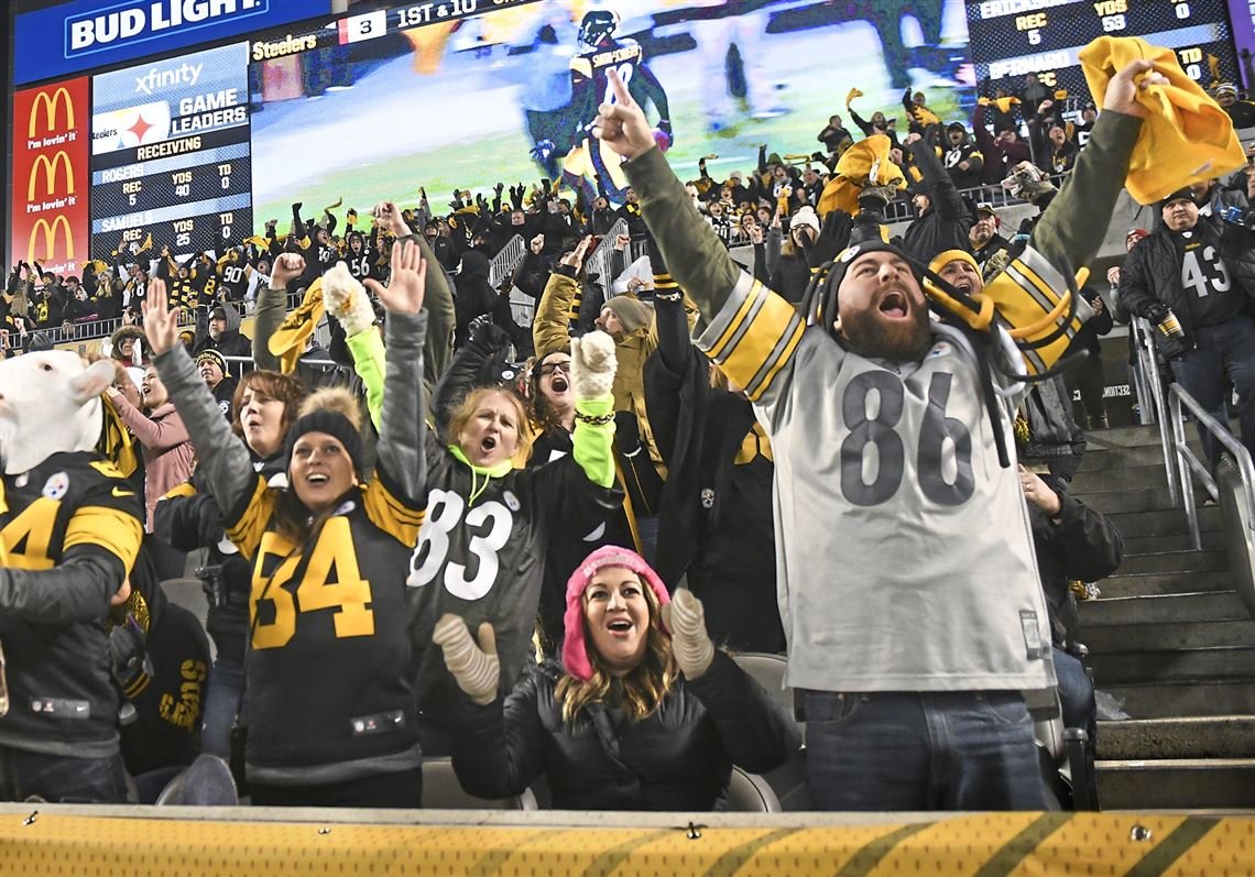 JohnHillbery's tweet photo. BREAKING: The CDC recommends that you stay as far away as possible from the Steeler's fan base https://t.co/KdWtT5Pqv4