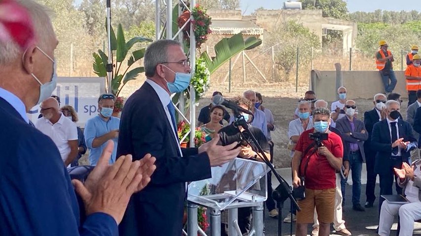 marcofalconect's tweet photo. Dove c’era il deserto di un’#incompiuta, oggi c’è una nuova #autostrada per la #Sicilia. Il #GovernoMusumeci completa e apre al traffico la #RosoliniIspicaPozzallo, impegno mantenuto 🛣✅ https://t.co/nC4g0qoIT0 #governomusumecialavoro @Regione_Sicilia #infrastructure #100m https://t.co/6rJaumMdPh