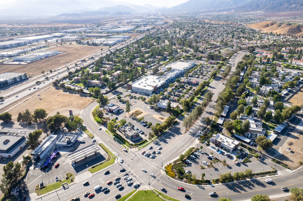 #realestate #commercialrealestate #CRE #aerialphotography #droneservices #sanbernadino #esportafitness #fitness
