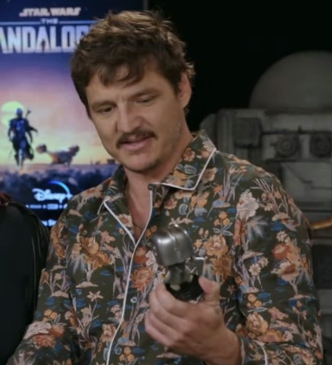 djarinarchives's tweet photo. pedro pascal with din funko pops https://t.co/LezvhZEiSP