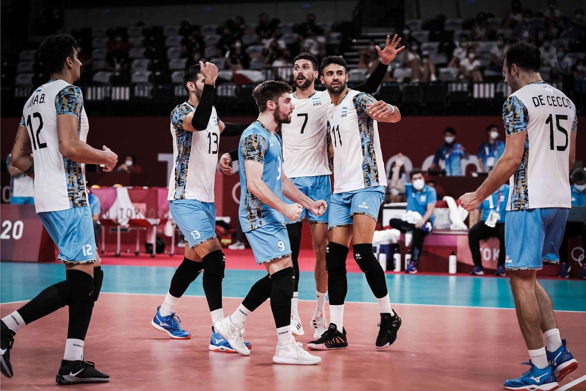Voley_FeVA's tweet photo. #Tokyo2020  #Volleyball 

¡¡¡AAAAA SEMIFINALEEEEESSSSS!!! HISTÓRICA ARGENTINA, ENTRE LOS 4 MEJORES DESPUÉS DE 21 AÑOS.

Argentina 🇦🇷3-2🇮🇹 Italia (21-25, 25-23, 25-22, 14-25, 15-12)

¡Qué linda sos, Selección! 😍😍

#EquipoARG 🇦🇷 #ArgentinaEnTokio2020 #VamosArgentina 💙 https://t.co/csJ4bO5NDM